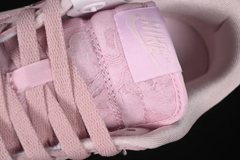 All Categories Nk SB Dunk Series Nk SB Dunk Low Low-top sneakers Nike SB Dunk Low "Regal Pink" contains girly low-top casual sneakers HJ5870-600